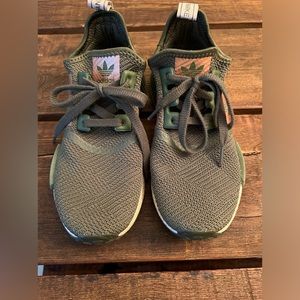 Adidas women’s size 7